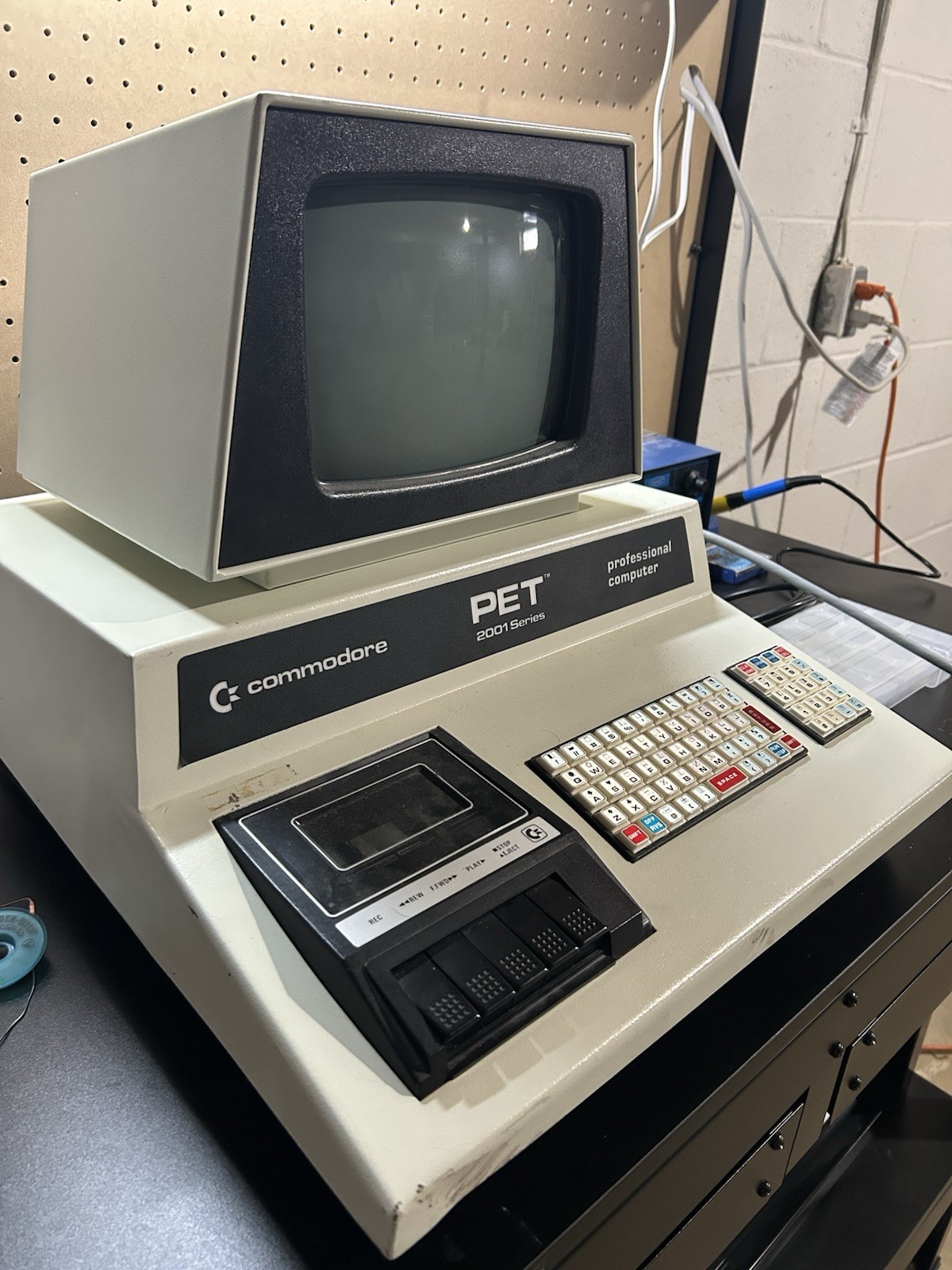 Vintage Commodore PET 2001-8 TURNS ON GARBLED DISPLAY