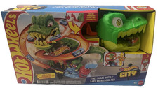 HotWheels T-Rex Dinosaur Spinning Eyes Blaze Battle Toy Car Track Set