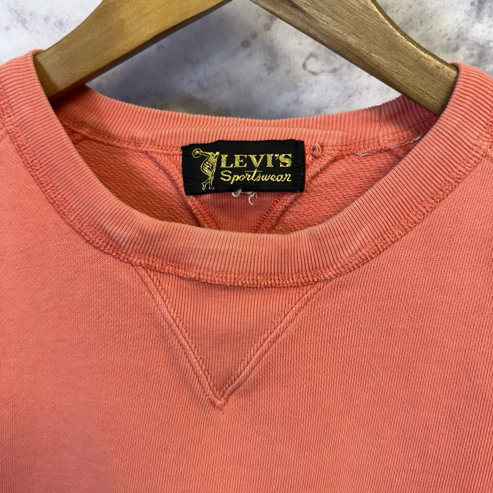 Sudadera De Colección Levi's Sportswear LVC Doble V Adulto Pequeña 20.5x23 Melocotón Foto 3 de 4