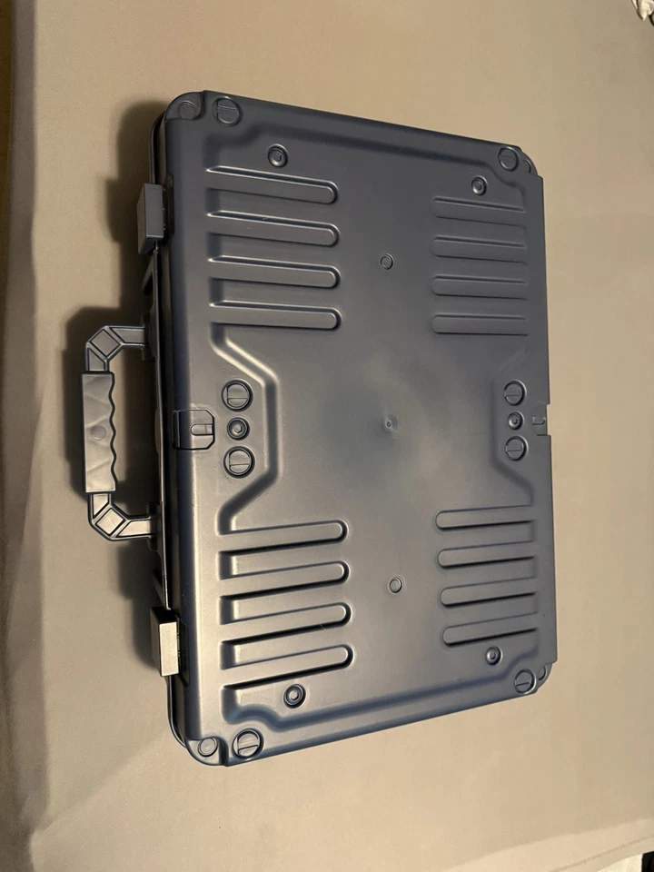 Death Stranding Collectors Edition BB Pod, inclui fita e chaveiro boneco. - Imagem 2 de 4