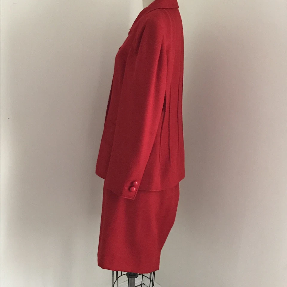 Traje Falda Roja Valentino Boutique Italia Tela Acanalada Frente Plano 8 Foto 3 de 4