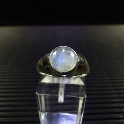 Ring size 57, silver 925 with a rainbow moonstone cabochon from India
