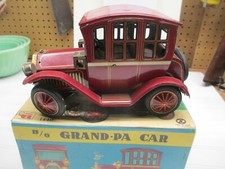 VINTAGE 1960'S Grand-Pa Battery Operated Toy Car ROSKO 1440 w/ NICE BOX
