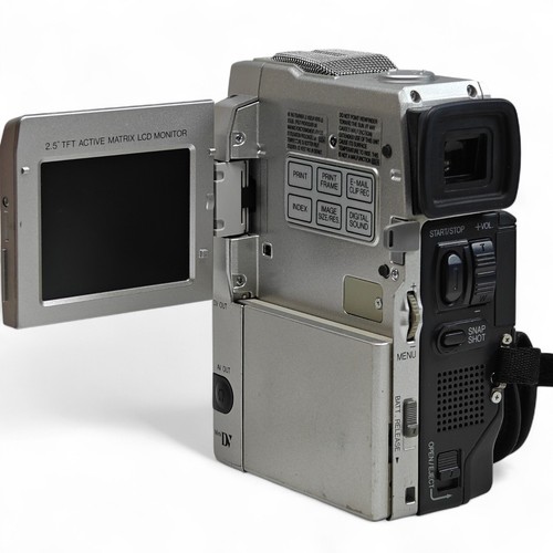 JVC GR-DVX9 Camcorder MiniDV Retro 2003 Video Tape Camera, Charger, Remote Etc - Picture 4 of 9