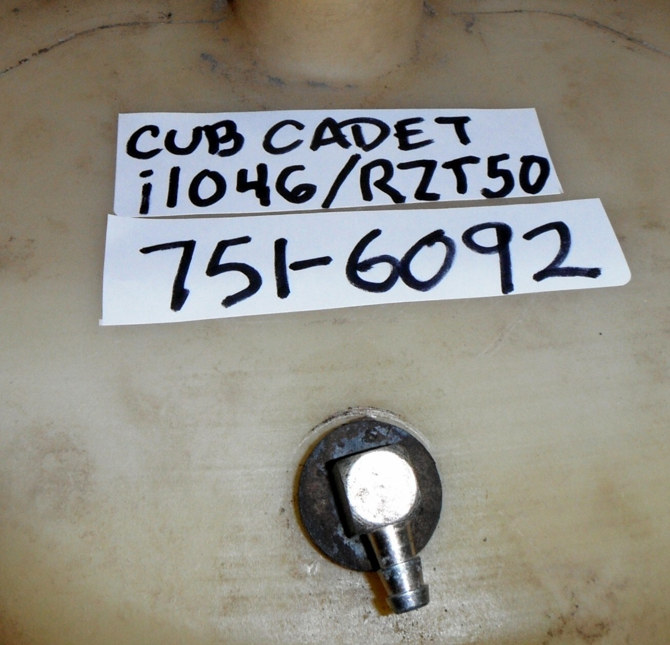 Cub Cadet i1046 i1050 i1042 RZT50 Zero-Turn Mower Gas Fuel Tank | eBay