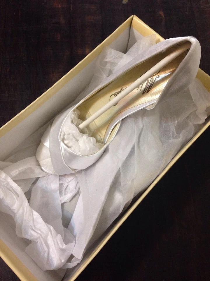NIB Size 6.5 Michaelangelo For David's Bridal Dyeable White Julianne Criss Cross - Image 4 of 4