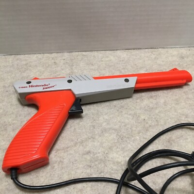 Original 1985 Nintendo NES Zapper Duck Hunt Gun Authentic NES-005