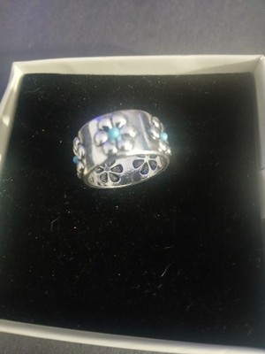 size  8, very pretty, better awy to put it is it is elegant. must have have ring