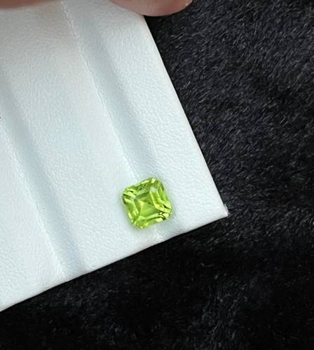 1.60 Carat Natural Cut Peridot emerald shape loose gemstone from Pakistan - Picture 5 of 6