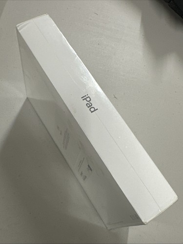Apple iPad (5th Generation) A1822 32 GB, Wi-Fi, 9.7 in - Space Gray - Picture 4 of 4