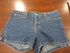 VINTAGE APPAREL LADIES / GIRLS DENIM JEAN SHORT SHORTS HOT PANTS " Paris Blues "