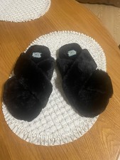 TOMS Women's Faux Fur Black Slippers Size 8 Soft EUC