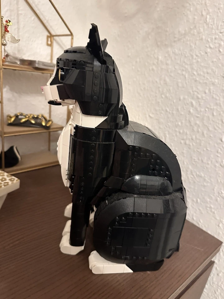 LEGO Ideas 21349 Tuxedo Cat, photo 2 of 5