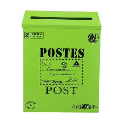 Stabiler Metallbriefkasten im Vintage-Stil als Kompliment für die Inneneinricht