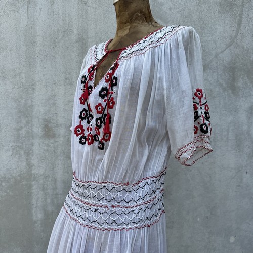 Vintage 1930s Hungarian Peasant Dress Black & Red Hand Embroidery Cotton Smockin - Picture 9 of 18