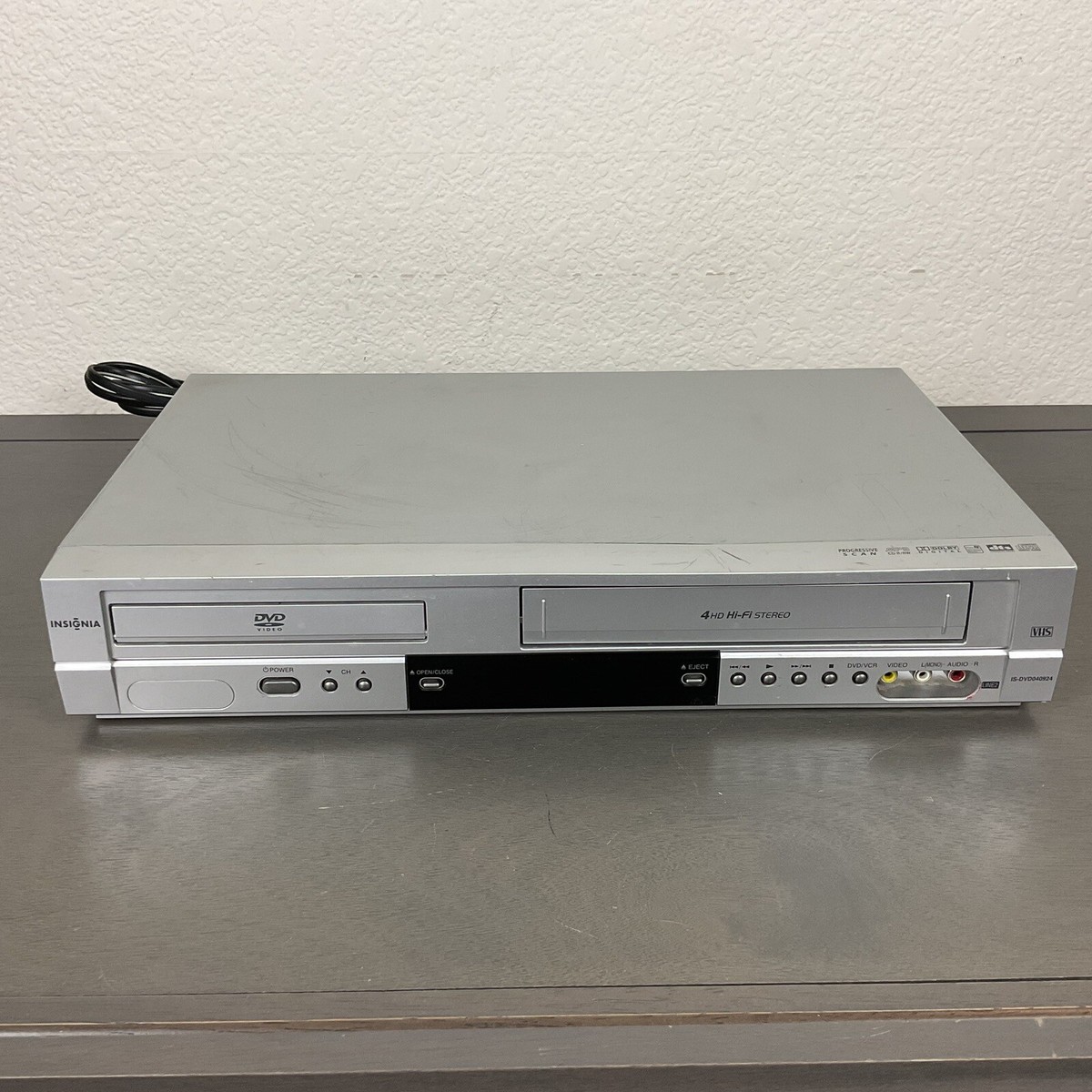 Insignia IS-DVD040924 DVD/VCR Combo Player DVD Player VHS Recorder