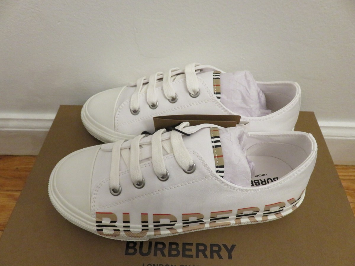 Kids Burberry Icon Stripe Logo Print Cotton white Gabardine Kids Burberry Icon Stripe Logo Print Cotton white Gabardine