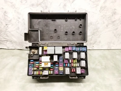 2012 Dodge Grand Caravan Town & Country TIPM FUSE RELAY BOX  68105507 - Bild 1 von 4