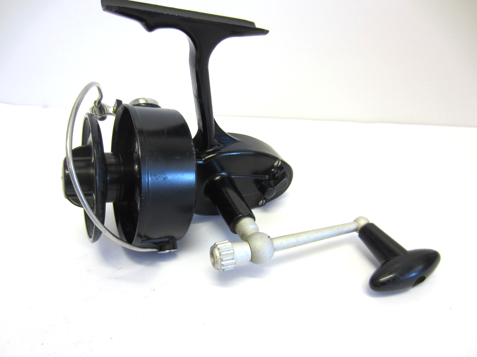 VINTAGE GARCIA MITCHELL 302 SALT WATER REEL, LEFT HAND RETRI
