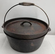 Bayou Classic CAST IRON Dutch Oven With Lid for Coals 8.5 Quart NEEDS TLC