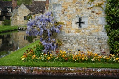 Foto A2 Südwall von Hever Castle, Kent Mittagessen Sonne hatte geschenkt wa c2010