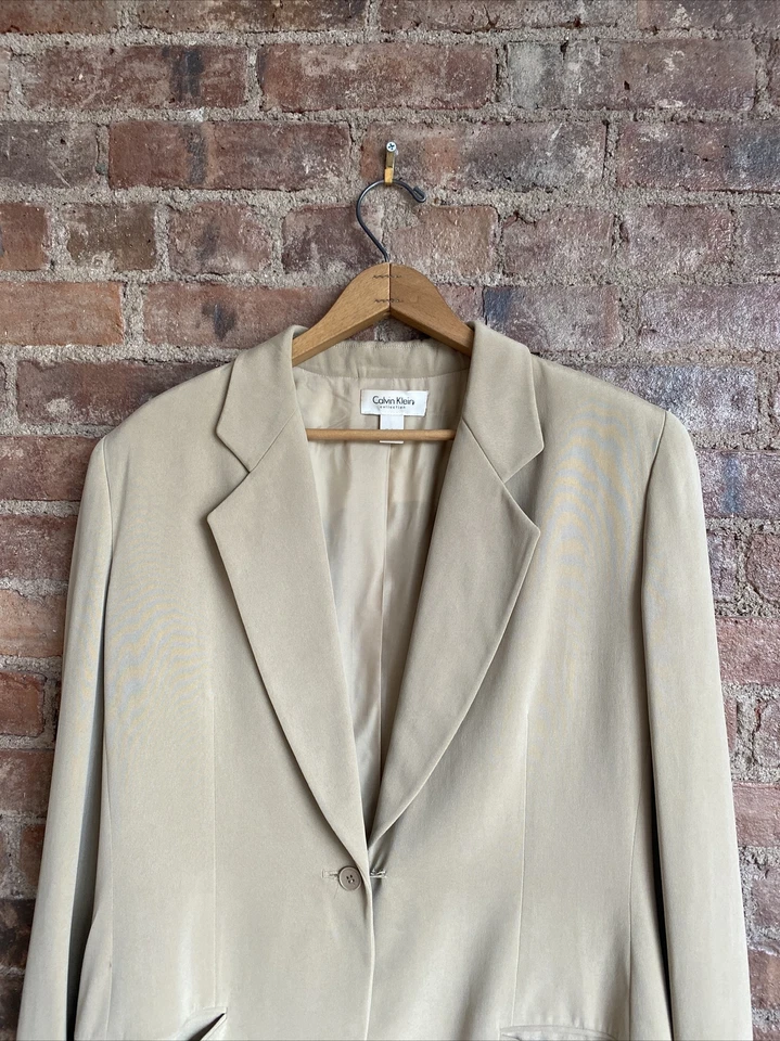 Jaqueta feminina vintage Calvin Klein Collection 100% seda, tamanho 6 areia - Imagem 3 de 4