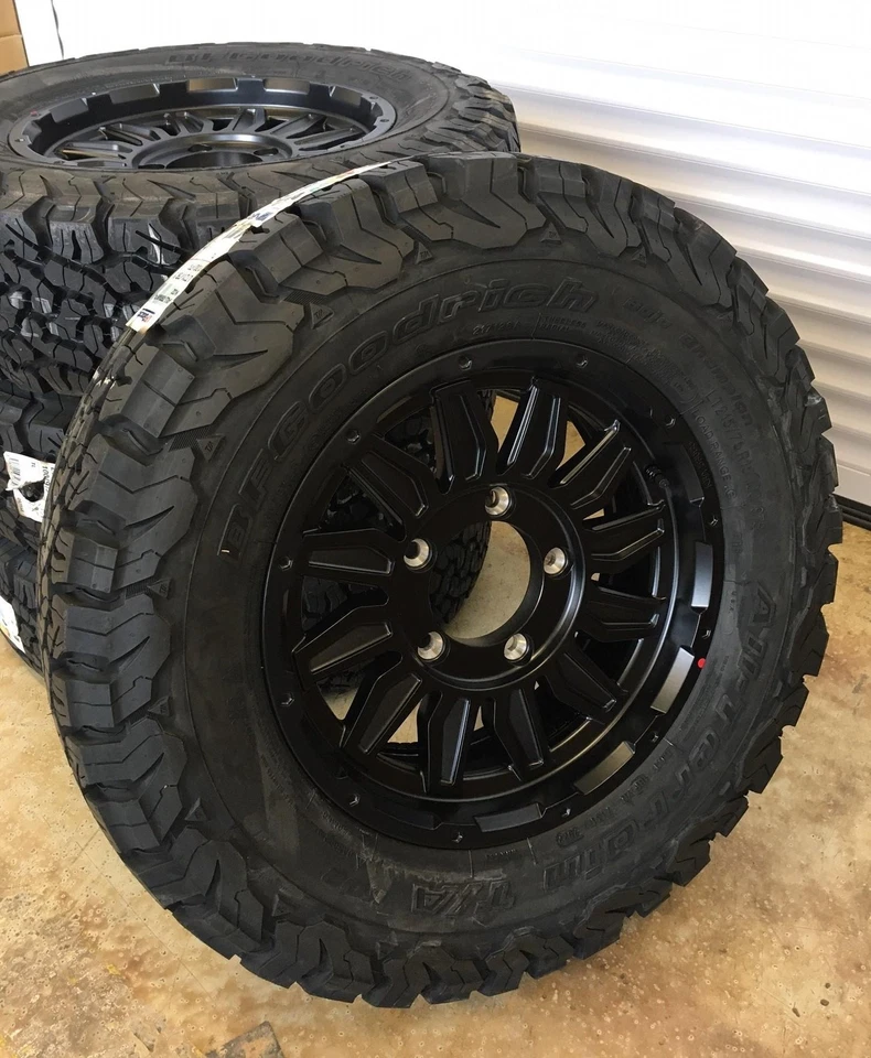 Räder Offroad Suzuki Jimny GJ HJ Oxxo schwarz BF Goodrich KO2 215/75R15 3PMSF  - Bild 2 von 4