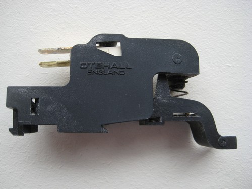 Hotpoint Kondenstrockner TCD 970A Mikroschalter und Hebel