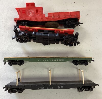 H.0 Scale Trains 3 Flat Beds And One Caboose