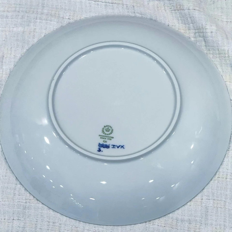 Porcelana Royal Copenhagen Creature Dip Plate design gafanhoto pintada à mão - Imagem 4 de 4