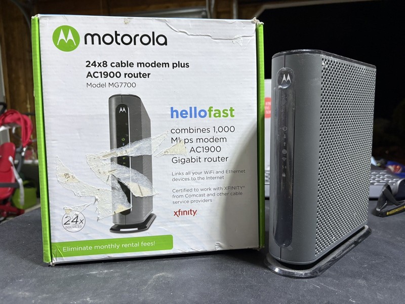 Cable Modem WiFi Router Motorola MG7700 AC1900 4 LAN Ports Ethernet Coaxial