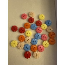 Lot Of 30 Two Holed 13 mm  1/2 In Plastic Flower Buttons