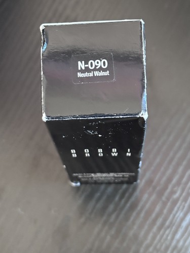 Bobbi Brown Skin Long-wear Weightless Foundation SPF 15 - N-090 Natural Walnut - Picture 4 of 7