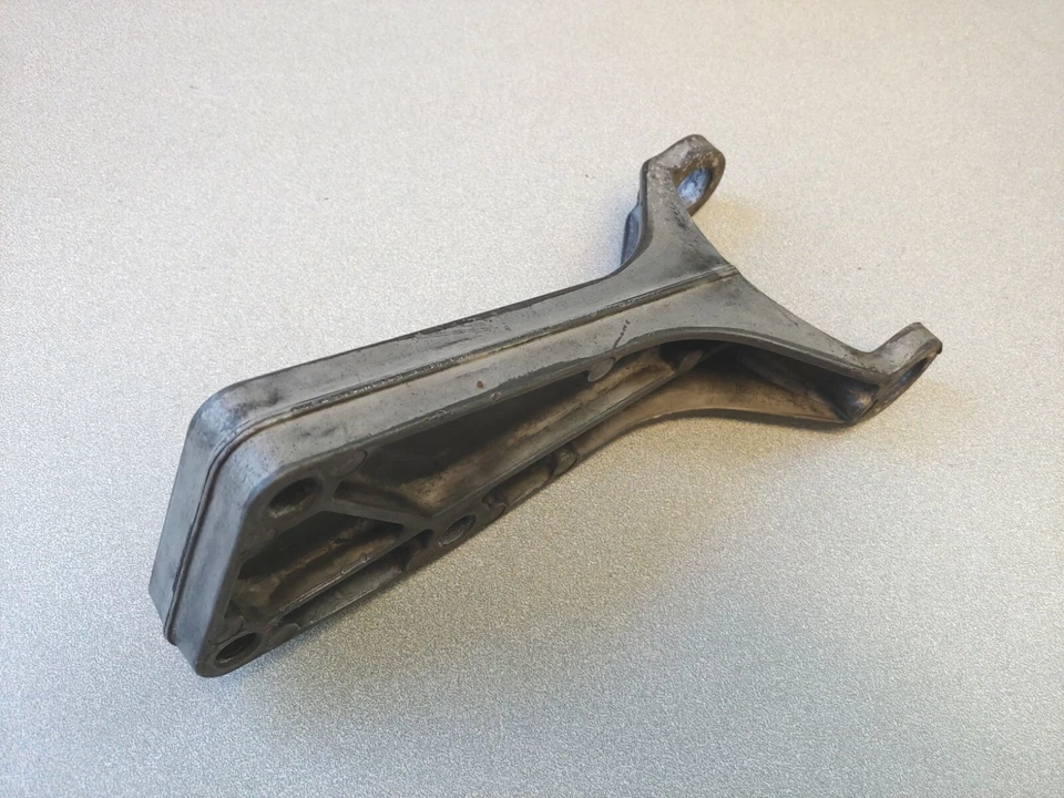 EXCELLENT USED PORSCHE 911 AIR SMOG PUMP MOUNTING BRACKET MAGNESIUM 1974-77 - Image 3 of 4