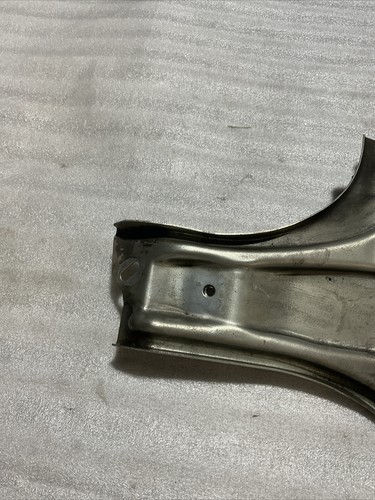Soporte inferior inversor Lexus Hs250h 2010-2012 G9110-75010 - Imagen 8 de 10