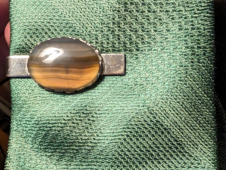 Vintage Resin Oval Tie Scarf Clip Silver Tone Tiger Eye Colored Lines Short - Image 2 of 4