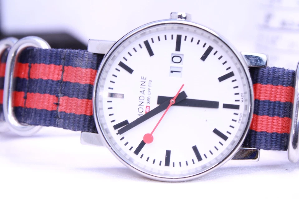 RELOJ SUIZO MONDAINE RAILWAY 30303 40MM FECHA GRANDE Foto 2 de 4