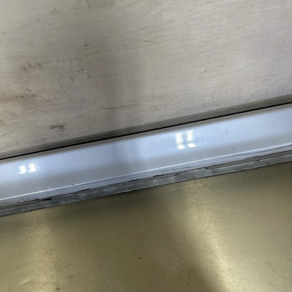 Saia balancim painel branco 2012 - 2016 Subaru Impreza lateral direita fabricante de equipamento original - Imagem 4 de 4