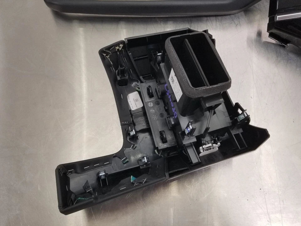 22 2022 NISSAN PATHFINDER SV DASH BEZEL SET BLACK  - Image 3 of 4