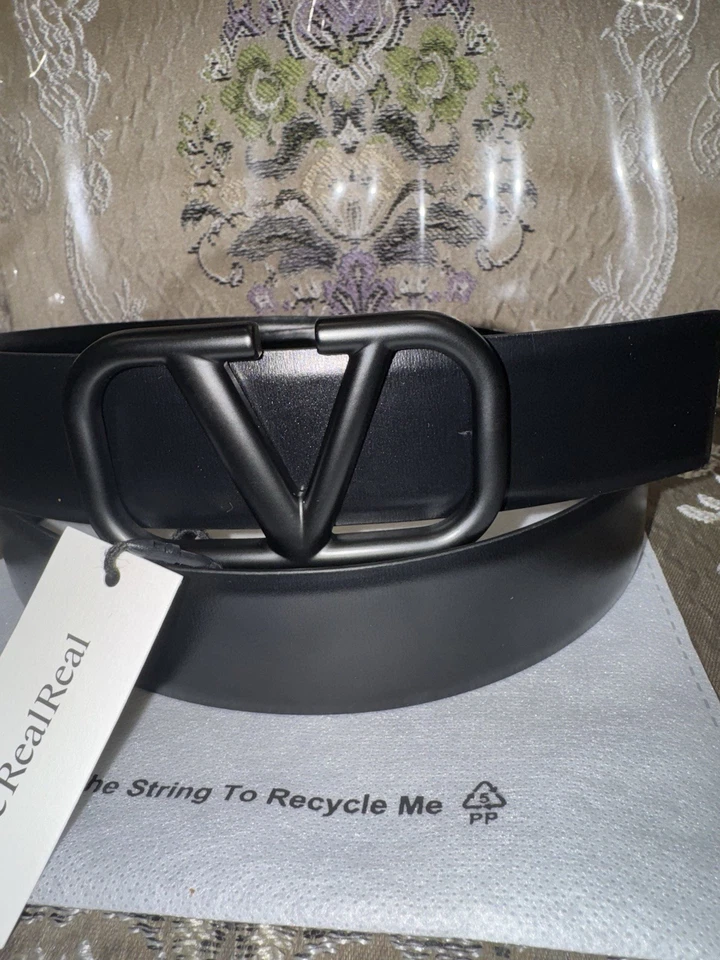 Cinturón para hombre Valentino de cuero negro mate con hebilla en V talla 105 - 36/38 cintura Foto 3 de 4