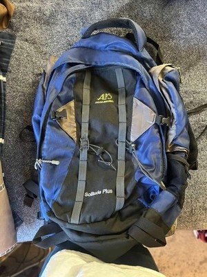 ALPS Mountaineering Solitude Plus Hiking Backpack Blue Nylon Zip Buckle Padded