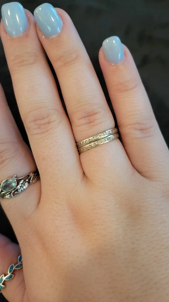 Alianza de boda sin fin anillo apilable de eternidad de diamantes creado en laboratorio de oro macizo de 14 k Foto 3 de 4