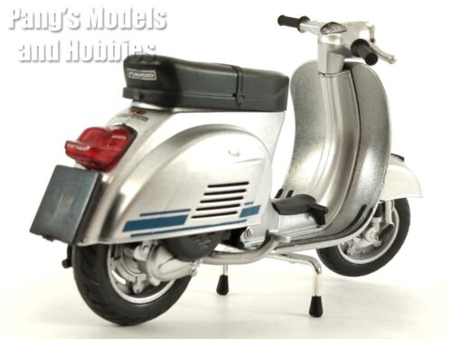 Vespa 1978 125 ET3 Primavera Scooter 1/12 Scale Diecast Metal Model - Silver - Picture 7 of 11