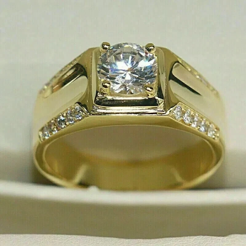 Anillo de compromiso para hombre enchapado en oro amarillo de 14 k moissanita E/VVS1 corte redondo de 2,10 quilates Foto 2 de 4