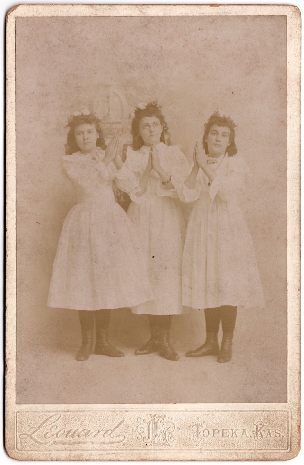 C. 1890s CABINET CARD LEOWARD CUTE YOUNG CHRISTIAN GIRLS PRAYING TOPEKA KANSAS