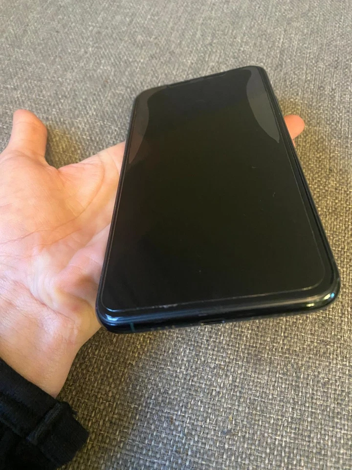 Apple iPhone 11 Pro Max - green - Unlocked - Good Condition - Image 4 of 4