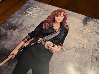 Signed Autograph Bonnie Raitt Album Cover
