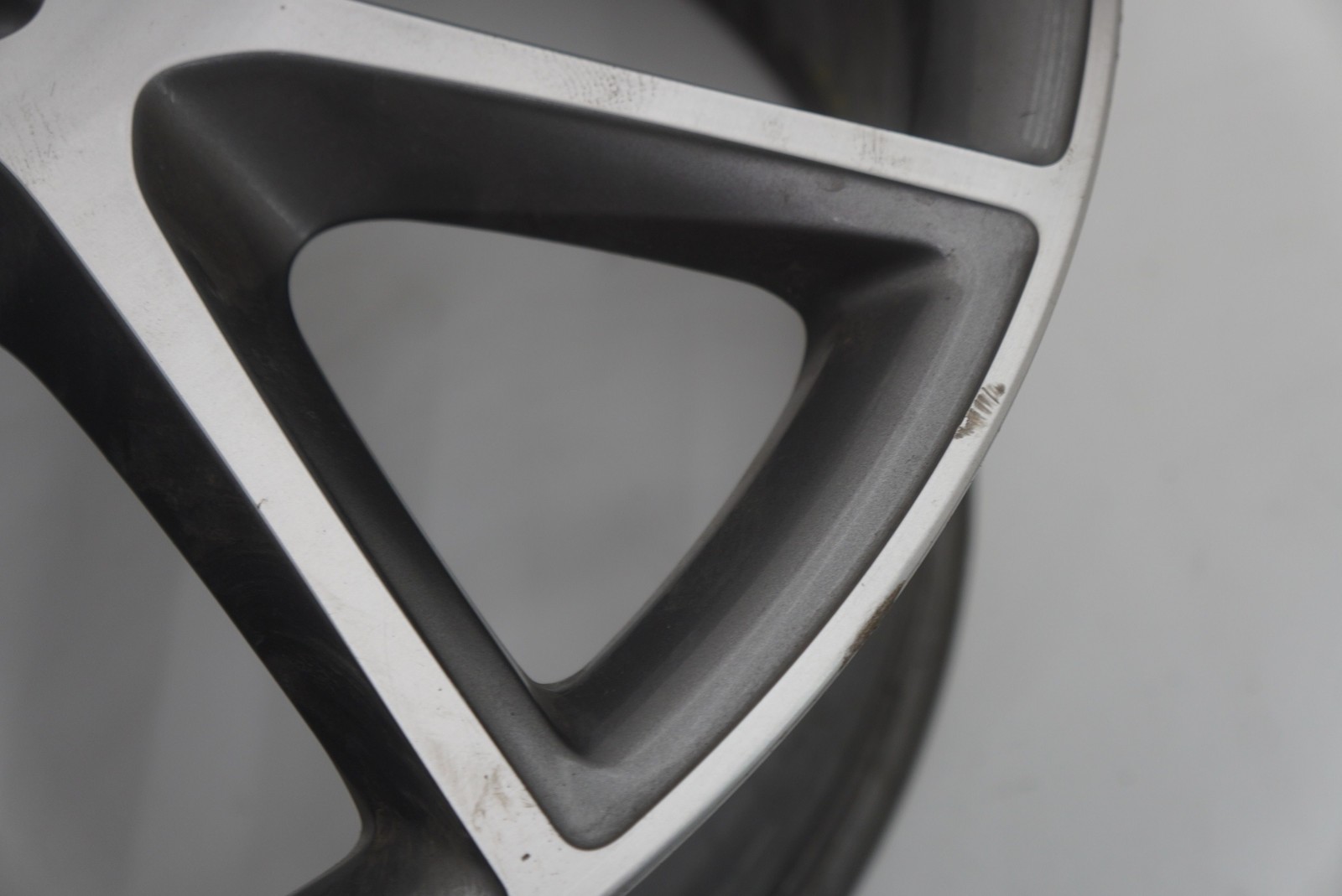 Ferrari California 2008-2014 Front Wheel P/N 242156