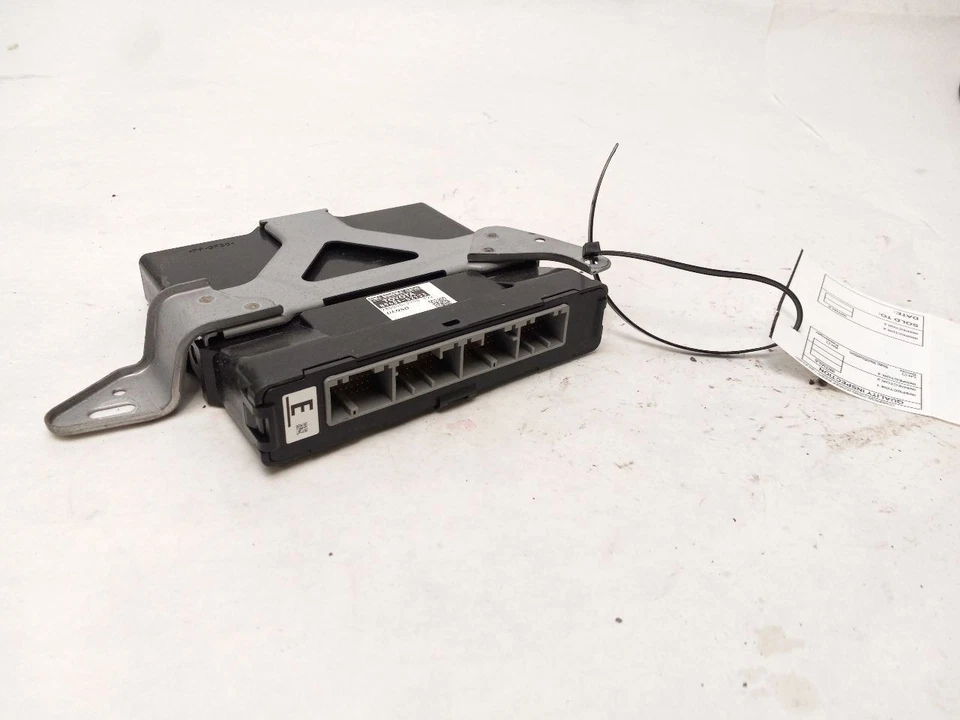 MÓDULO DE COMPUTADORA DE MOTOR compatible con TOYOTA PRIUS C 2012-2015 OEM 89681-52133 Foto 2 de 4