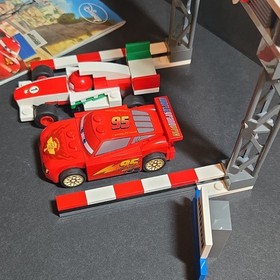 LEGO Cars 2 World Grand Prix Racing Rivalry 8423 136 pcs Lightning McQueen